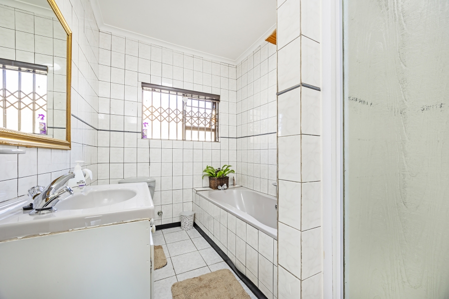 4 Bedroom Property for Sale in Rouxville Western Cape